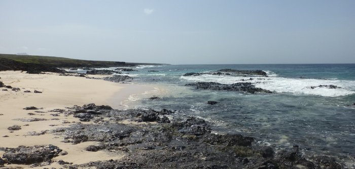 Santa Luzia: karge Vegetation und trockenes Klima kennzeichnen diese Insel