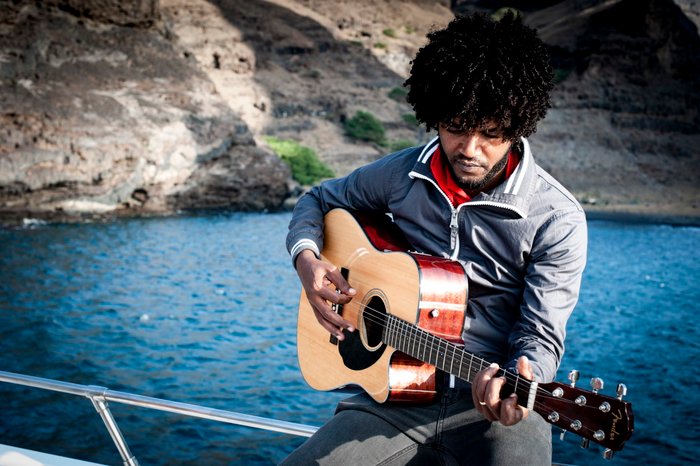 Cabo Verde ist Musik - Gitarrenspieler am Meer